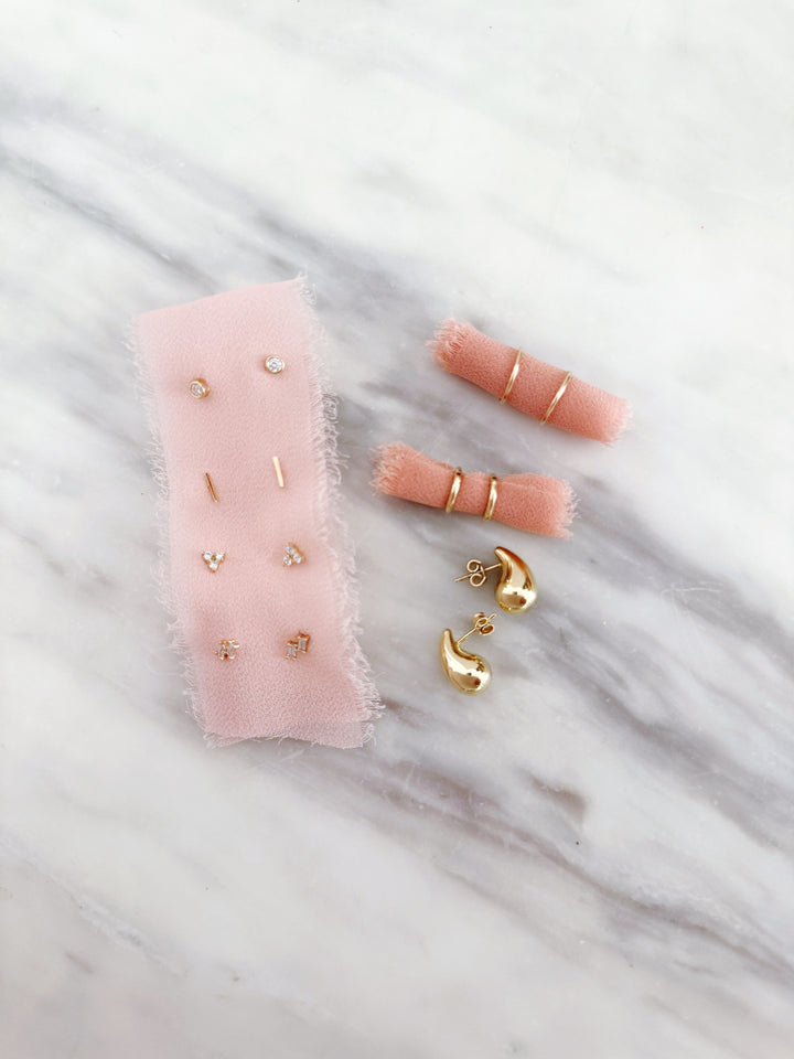 AURORA BAR EARRINGS 14KT YELLOW GOLD