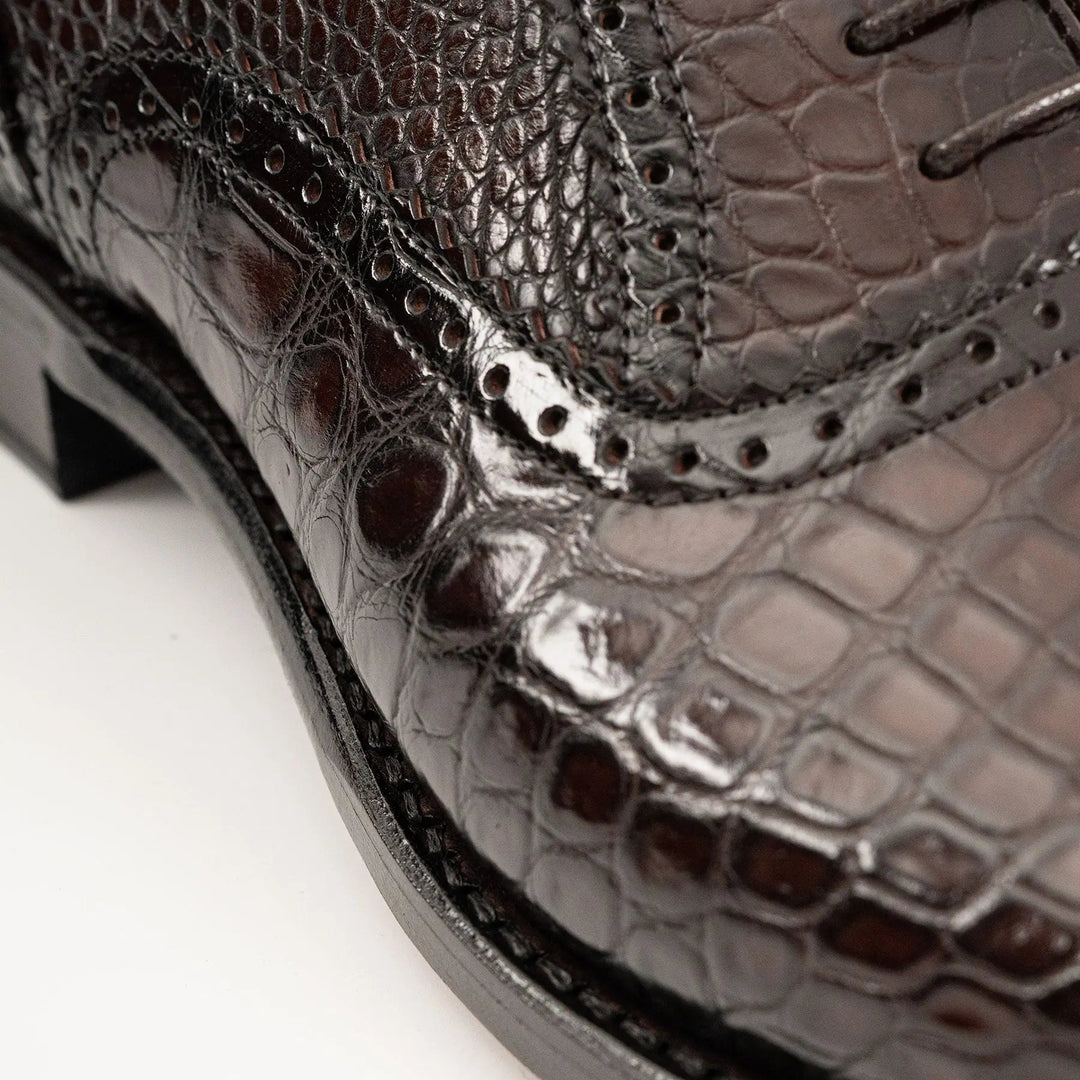 DV DIVINCH men’s shoes, handcrafted leather shoes, calfskin footwear, men’s designer shoes, leather dress shoes, brogue shoes, Derby shoes, Oxford shoes, monk strap shoes, Chelsea boots, lug sole footwear