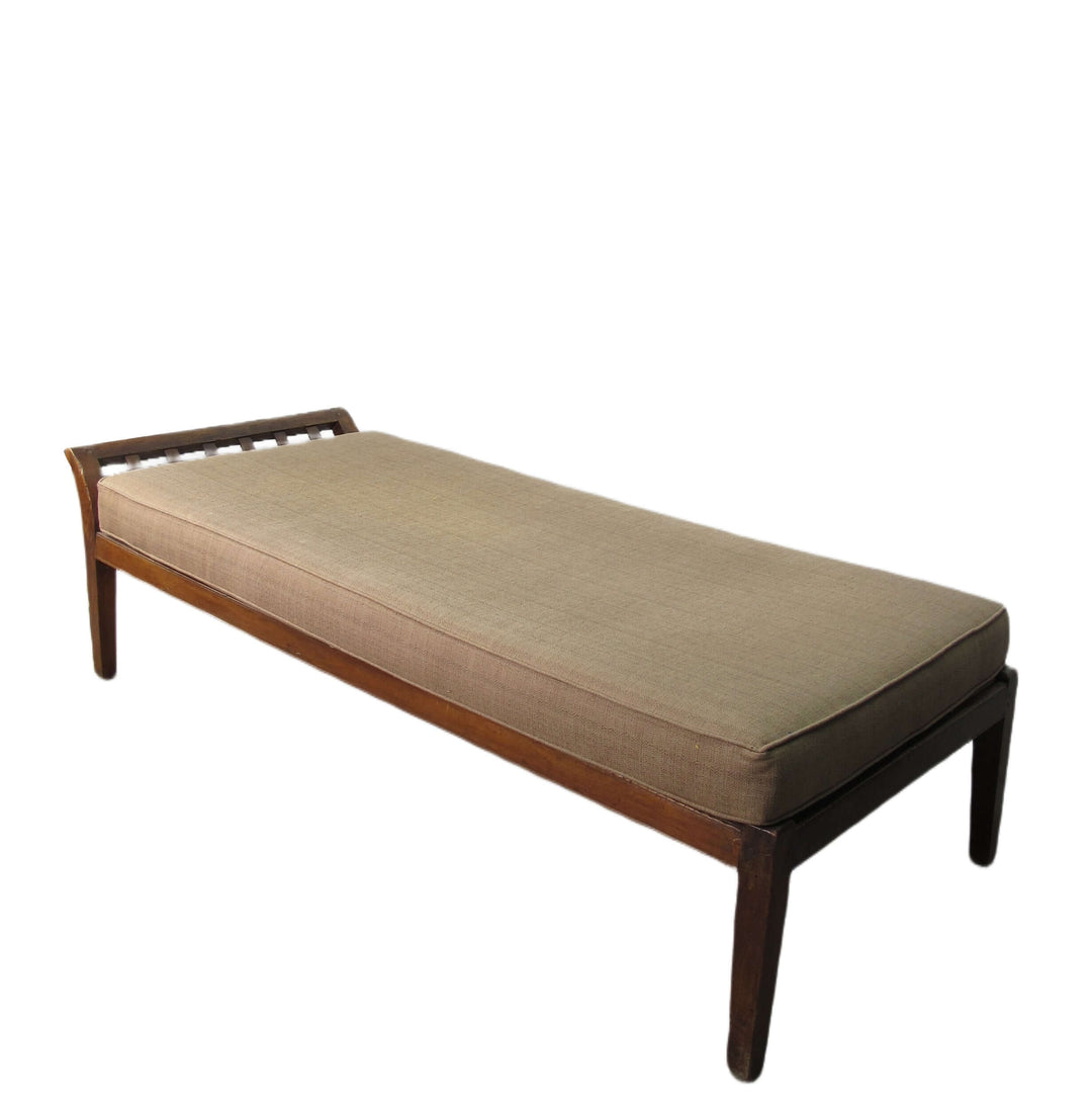 Upholstered Dutch Colonia Daybed