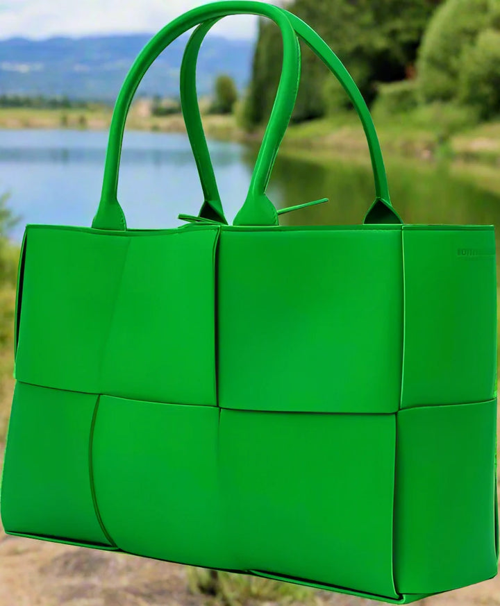 BOTTEGA VENETA GREEN LEATHER HANDBAG
