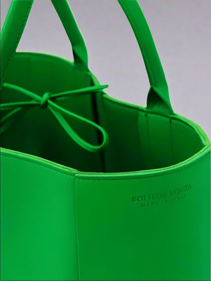 BOTTEGA VENETA GREEN LEATHER HANDBAG