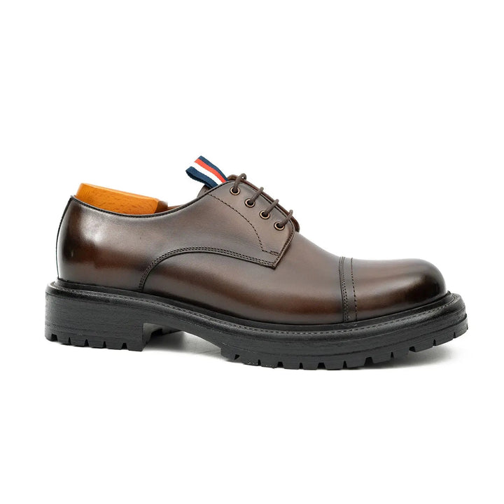 DV DIVINCH men’s shoes, handcrafted leather shoes, calfskin footwear, men’s designer shoes, leather dress shoes, brogue shoes, Derby shoes, Oxford shoes, monk strap shoes, Chelsea boots, lug sole footwear