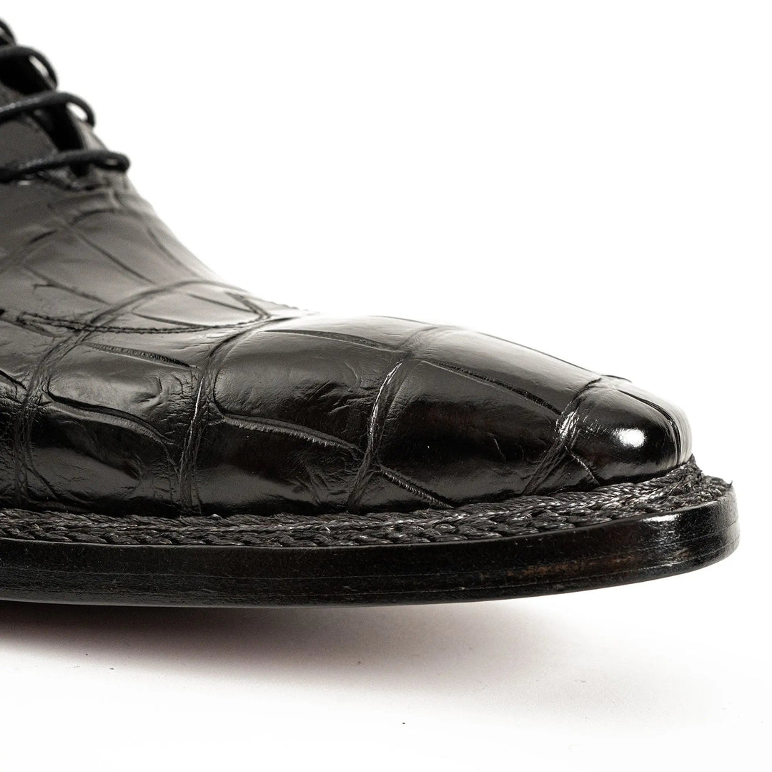 DV DIVINCH men’s shoes, handcrafted leather shoes, calfskin footwear, men’s designer shoes, leather dress shoes, brogue shoes, Derby shoes, Oxford shoes, monk strap shoes, Chelsea boots, lug sole footwear