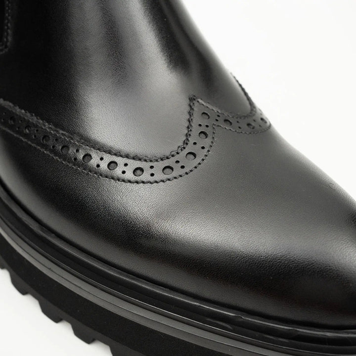 DV DIVINCH men’s shoes, handcrafted leather shoes, calfskin footwear, men’s designer shoes, leather dress shoes, brogue shoes, Derby shoes, Oxford shoes, monk strap shoes, Chelsea boots, lug sole footwear