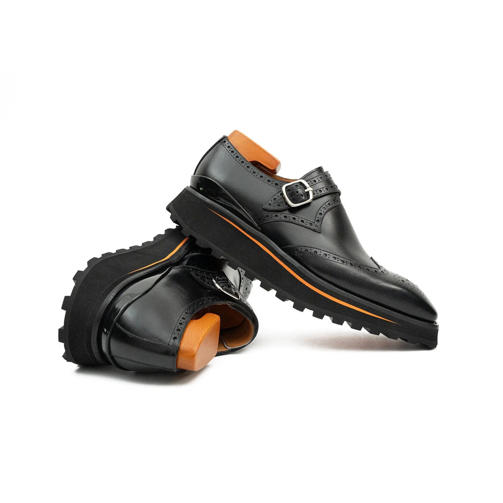 DV DIVINCH men’s shoes, handcrafted leather shoes, calfskin footwear, men’s designer shoes, leather dress shoes, brogue shoes, Derby shoes, Oxford shoes, monk strap shoes, Chelsea boots, lug sole footwear