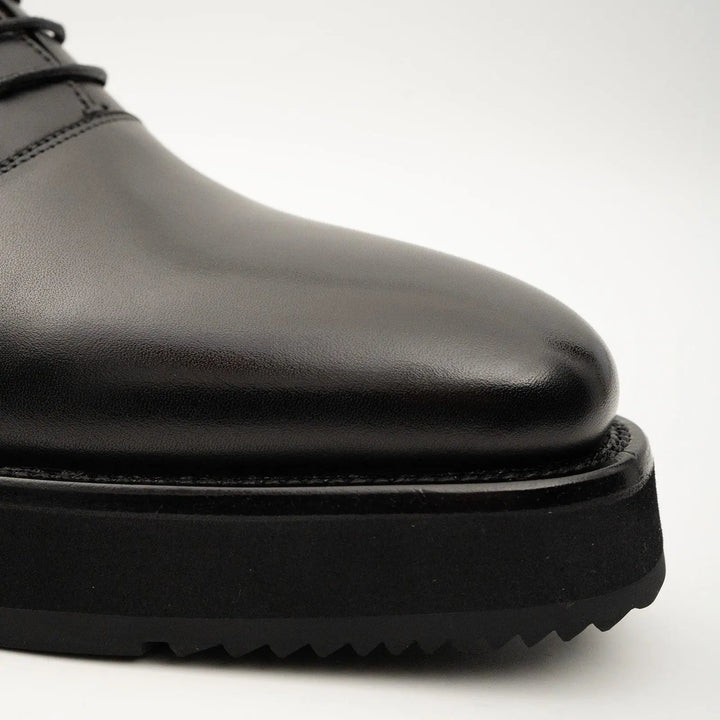 DV DIVINCH men’s shoes, handcrafted leather shoes, calfskin footwear, men’s designer shoes, leather dress shoes, brogue shoes, Derby shoes, Oxford shoes, monk strap shoes, Chelsea boots, lug sole footwear