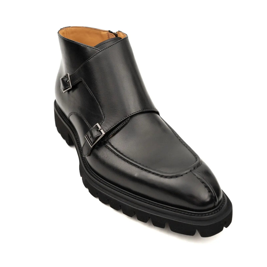 DV DIVINCH men’s shoes, handcrafted leather shoes, calfskin footwear, men’s designer shoes, leather dress shoes, brogue shoes, Derby shoes, Oxford shoes, monk strap shoes, Chelsea boots, lug sole footwear