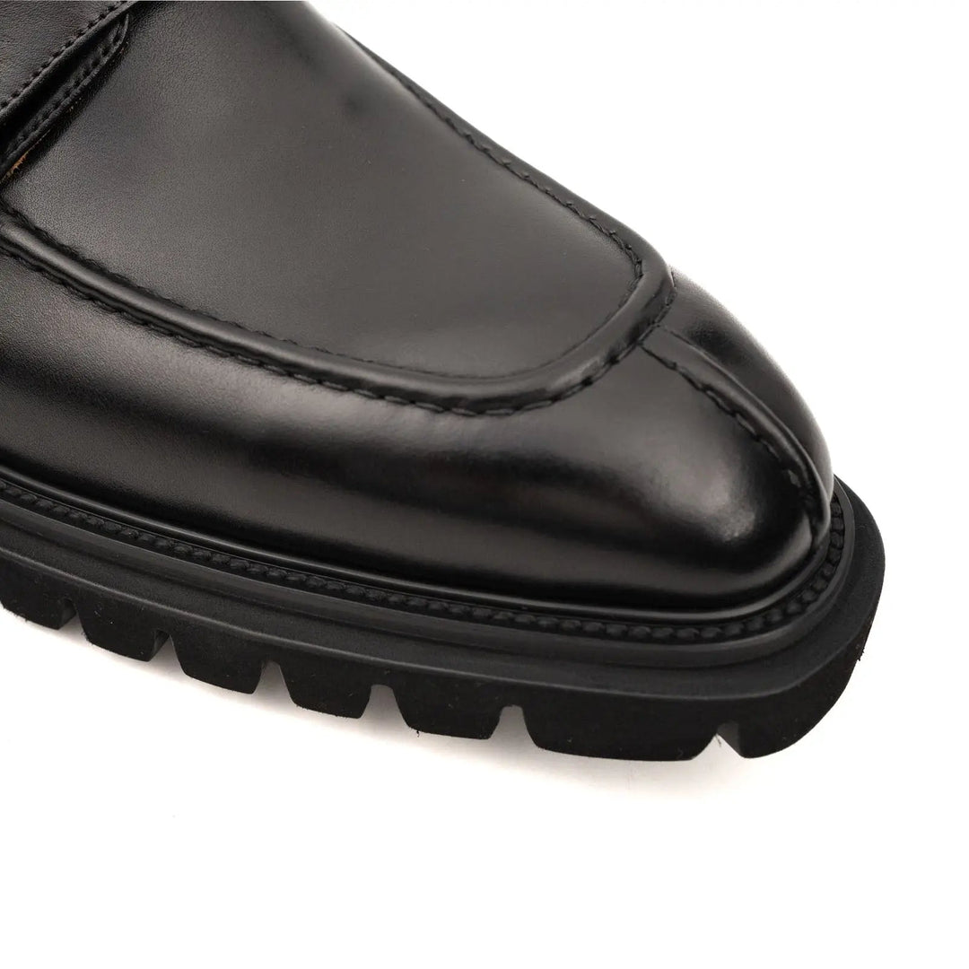 DV DIVINCH men’s shoes, handcrafted leather shoes, calfskin footwear, men’s designer shoes, leather dress shoes, brogue shoes, Derby shoes, Oxford shoes, monk strap shoes, Chelsea boots, lug sole footwear