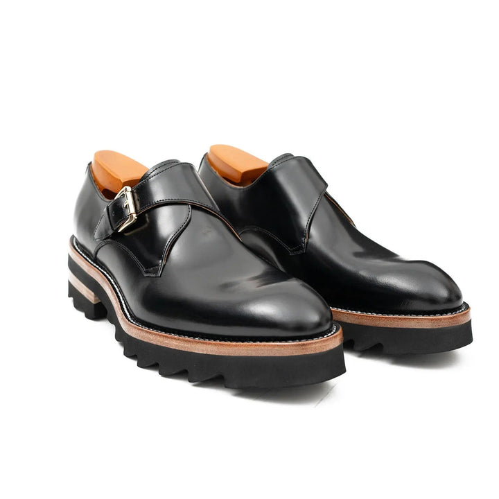 DV DIVINCH men’s shoes, handcrafted leather shoes, calfskin footwear, men’s designer shoes, leather dress shoes, brogue shoes, Derby shoes, Oxford shoes, monk strap shoes, Chelsea boots, lug sole footwear