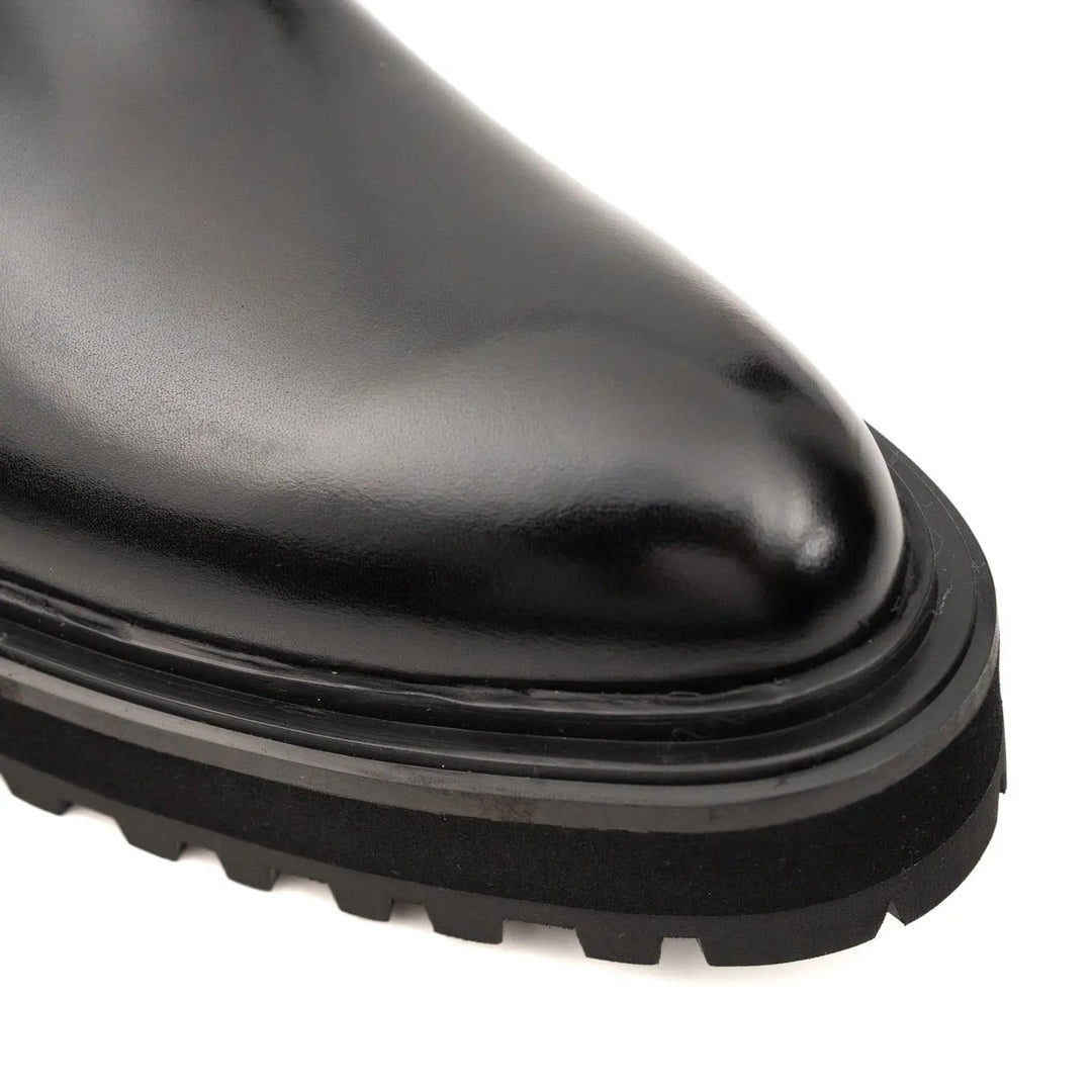 DV DIVINCH men’s shoes, handcrafted leather shoes, calfskin footwear, men’s designer shoes, leather dress shoes, brogue shoes, Derby shoes, Oxford shoes, monk strap shoes, Chelsea boots, lug sole footwear
