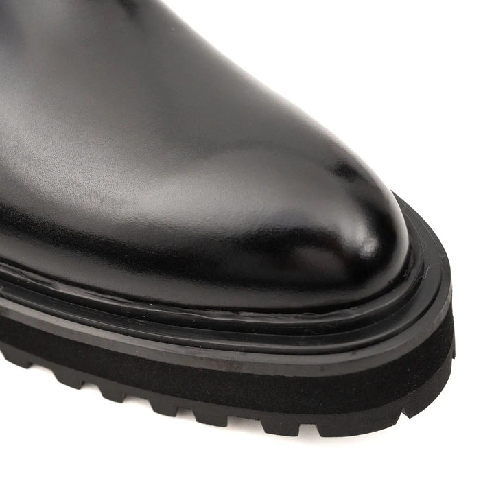DV DIVINCH men’s shoes, handcrafted leather shoes, calfskin footwear, men’s designer shoes, leather dress shoes, brogue shoes, Derby shoes, Oxford shoes, monk strap shoes, Chelsea boots, lug sole footwear