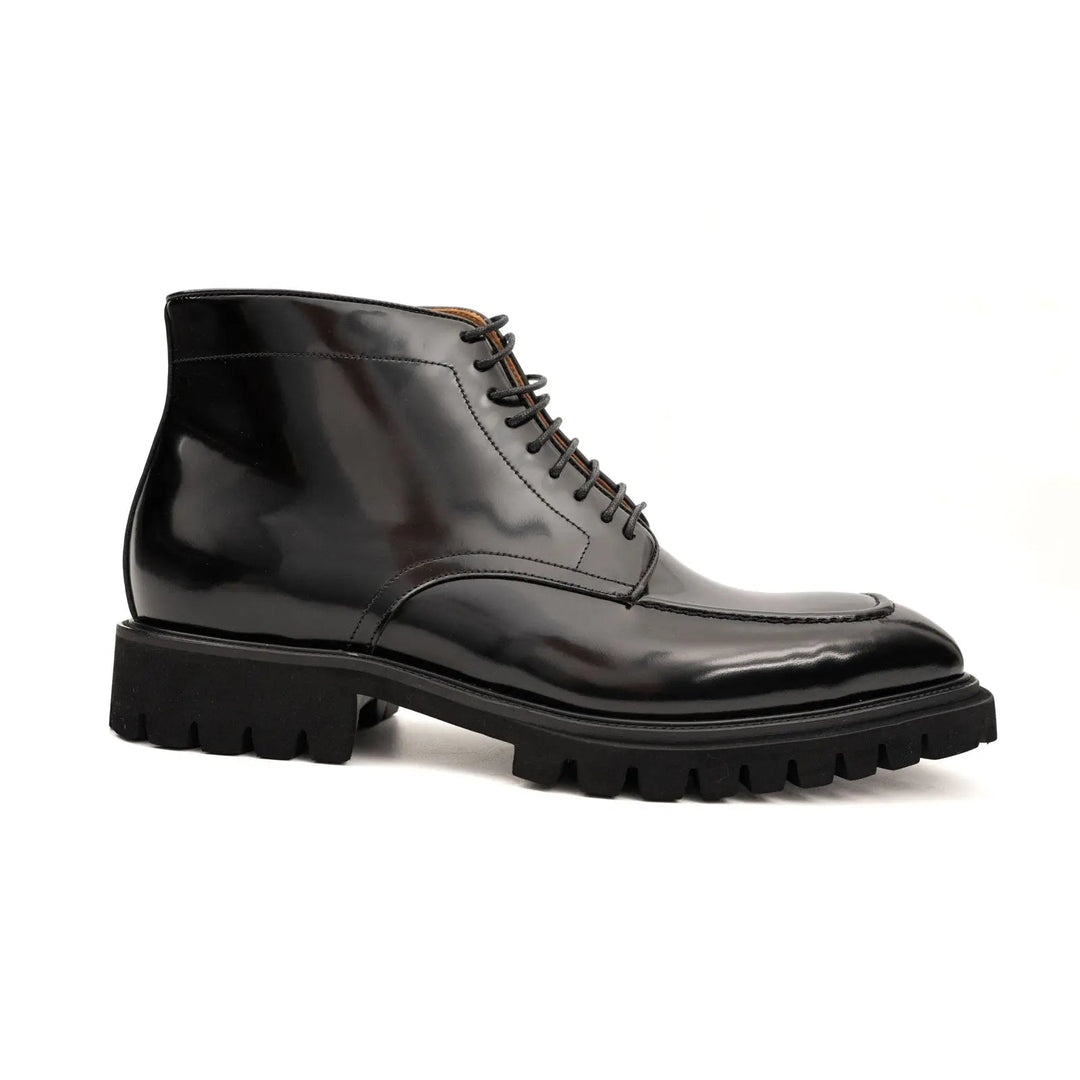 DV DIVINCH men’s shoes, handcrafted leather shoes, calfskin footwear, men’s designer shoes, leather dress shoes, brogue shoes, Derby shoes, Oxford shoes, monk strap shoes, Chelsea boots, lug sole footwear