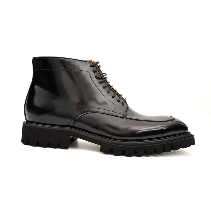 DV DIVINCH men’s shoes, handcrafted leather shoes, calfskin footwear, men’s designer shoes, leather dress shoes, brogue shoes, Derby shoes, Oxford shoes, monk strap shoes, Chelsea boots, lug sole footwear
