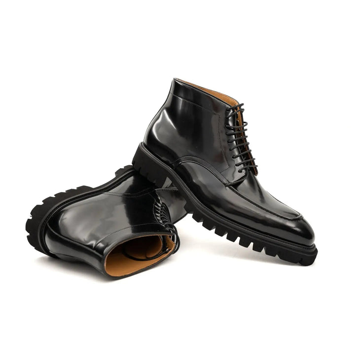DV DIVINCH men’s shoes, handcrafted leather shoes, calfskin footwear, men’s designer shoes, leather dress shoes, brogue shoes, Derby shoes, Oxford shoes, monk strap shoes, Chelsea boots, lug sole footwear