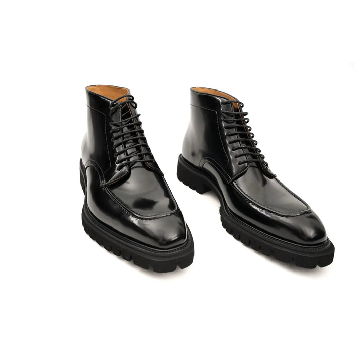 DV DIVINCH men’s shoes, handcrafted leather shoes, calfskin footwear, men’s designer shoes, leather dress shoes, brogue shoes, Derby shoes, Oxford shoes, monk strap shoes, Chelsea boots, lug sole footwear