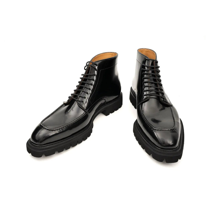 DV DIVINCH men’s shoes, handcrafted leather shoes, calfskin footwear, men’s designer shoes, leather dress shoes, brogue shoes, Derby shoes, Oxford shoes, monk strap shoes, Chelsea boots, lug sole footwear