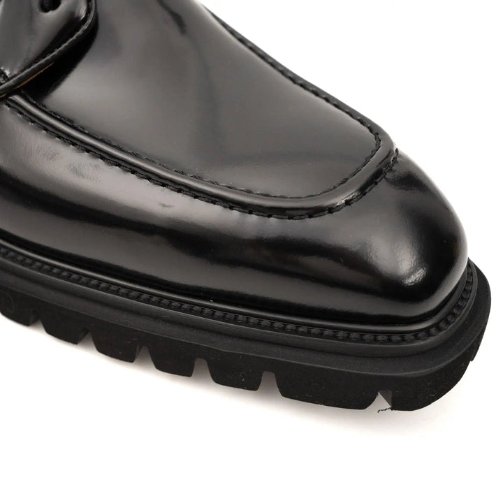 DV DIVINCH men’s shoes, handcrafted leather shoes, calfskin footwear, men’s designer shoes, leather dress shoes, brogue shoes, Derby shoes, Oxford shoes, monk strap shoes, Chelsea boots, lug sole footwear