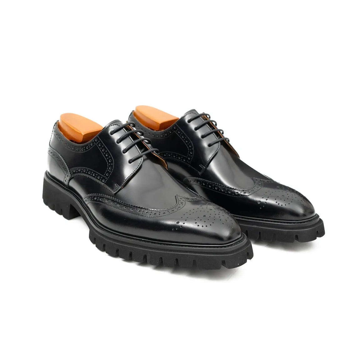 Black derby brogue shoes by DV DIVINCH, handcrafted calfskin leather, polished upper, brogue detailing, cushioned sole.