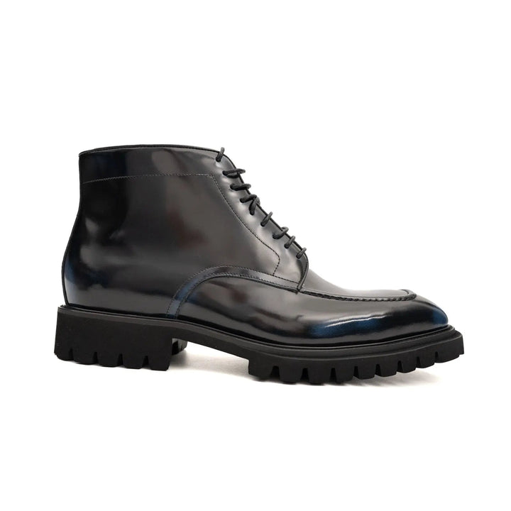 DV DIVINCH men’s shoes, handcrafted leather shoes, calfskin footwear, men’s designer shoes, leather dress shoes, brogue shoes, Derby shoes, Oxford shoes, monk strap shoes, Chelsea boots, lug sole footwear