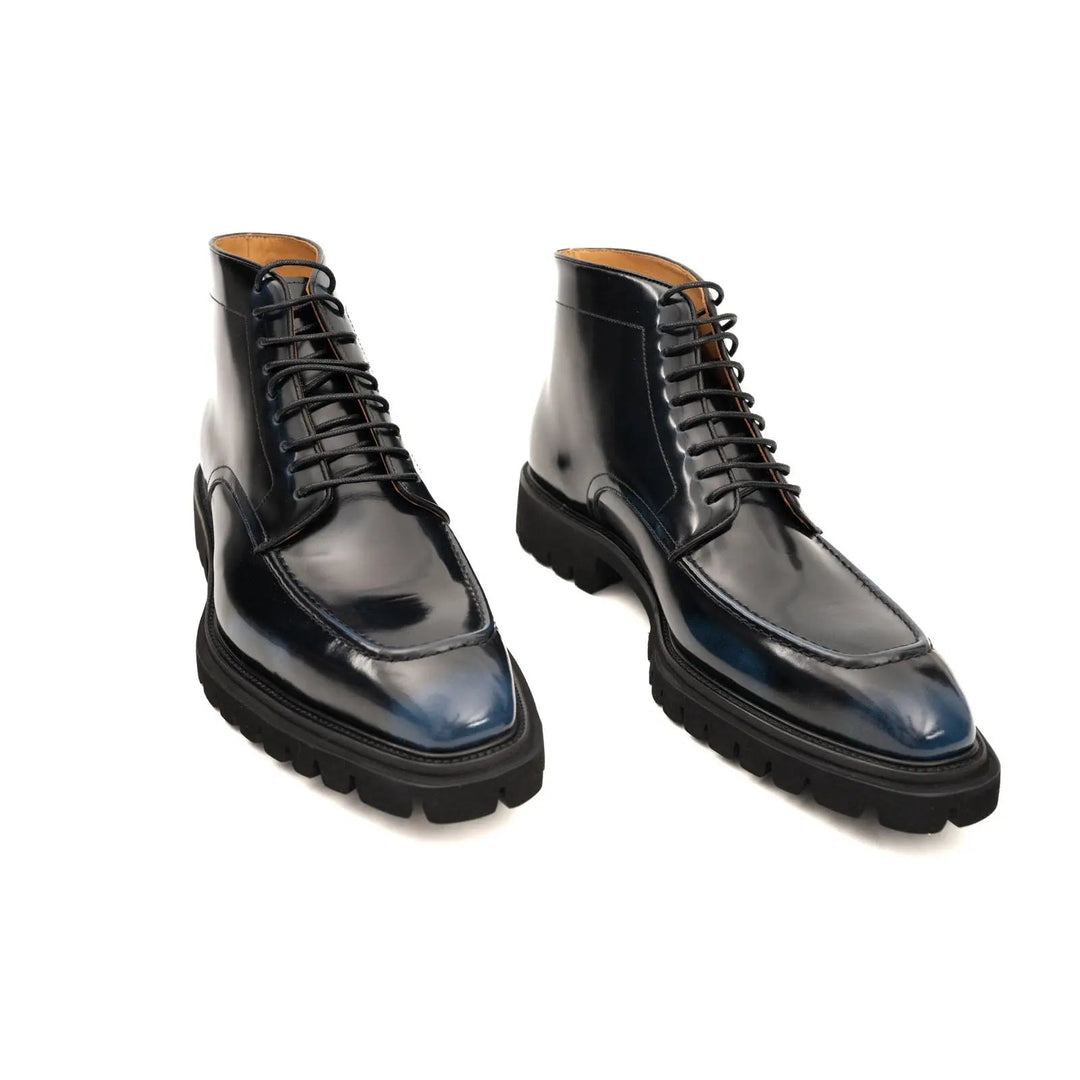 DV DIVINCH men’s shoes, handcrafted leather shoes, calfskin footwear, men’s designer shoes, leather dress shoes, brogue shoes, Derby shoes, Oxford shoes, monk strap shoes, Chelsea boots, lug sole footwear