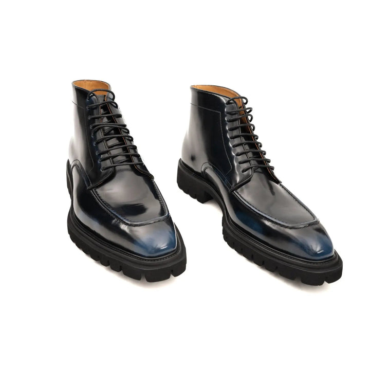 DV DIVINCH men’s shoes, handcrafted leather shoes, calfskin footwear, men’s designer shoes, leather dress shoes, brogue shoes, Derby shoes, Oxford shoes, monk strap shoes, Chelsea boots, lug sole footwear