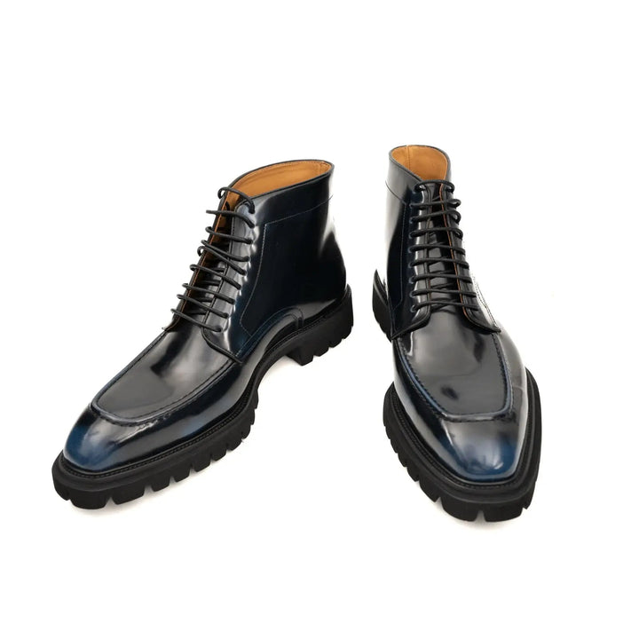 DV DIVINCH men’s shoes, handcrafted leather shoes, calfskin footwear, men’s designer shoes, leather dress shoes, brogue shoes, Derby shoes, Oxford shoes, monk strap shoes, Chelsea boots, lug sole footwear