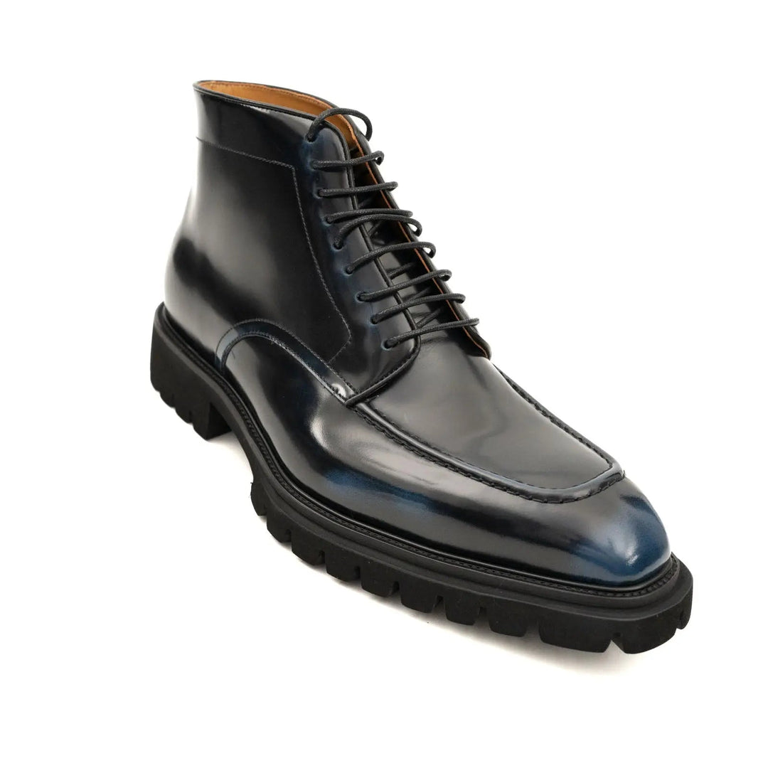 DV DIVINCH men’s shoes, handcrafted leather shoes, calfskin footwear, men’s designer shoes, leather dress shoes, brogue shoes, Derby shoes, Oxford shoes, monk strap shoes, Chelsea boots, lug sole footwear