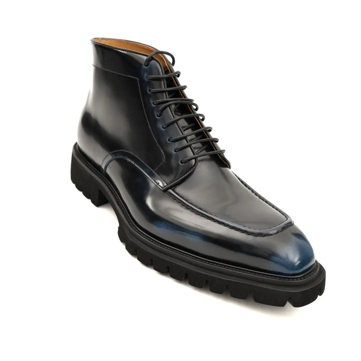 DV DIVINCH men’s shoes, handcrafted leather shoes, calfskin footwear, men’s designer shoes, leather dress shoes, brogue shoes, Derby shoes, Oxford shoes, monk strap shoes, Chelsea boots, lug sole footwear