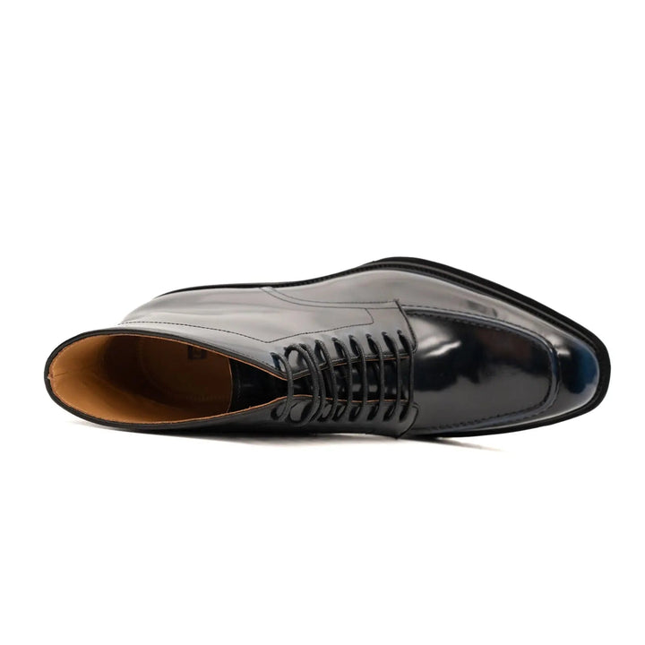 DV DIVINCH men’s shoes, handcrafted leather shoes, calfskin footwear, men’s designer shoes, leather dress shoes, brogue shoes, Derby shoes, Oxford shoes, monk strap shoes, Chelsea boots, lug sole footwear