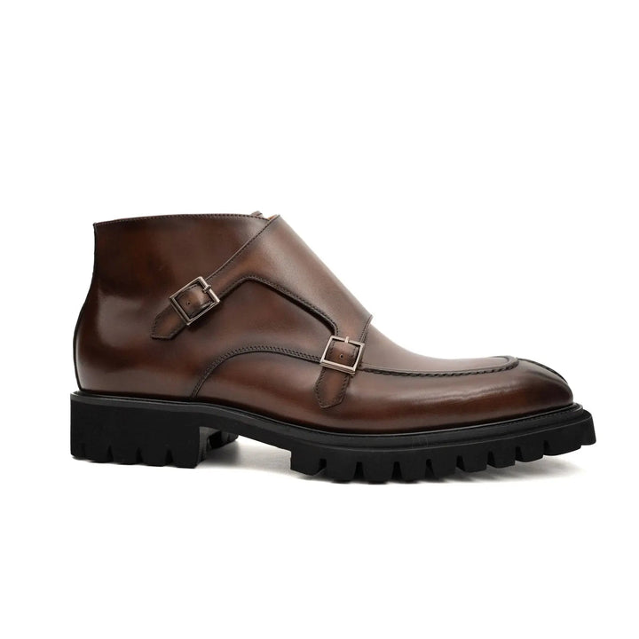 DV DIVINCH men’s shoes, handcrafted leather shoes, calfskin footwear, men’s designer shoes, leather dress shoes, brogue shoes, Derby shoes, Oxford shoes, monk strap shoes, Chelsea boots, lug sole footwear