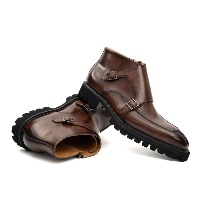 DV DIVINCH men’s shoes, handcrafted leather shoes, calfskin footwear, men’s designer shoes, leather dress shoes, brogue shoes, Derby shoes, Oxford shoes, monk strap shoes, Chelsea boots, lug sole footwear