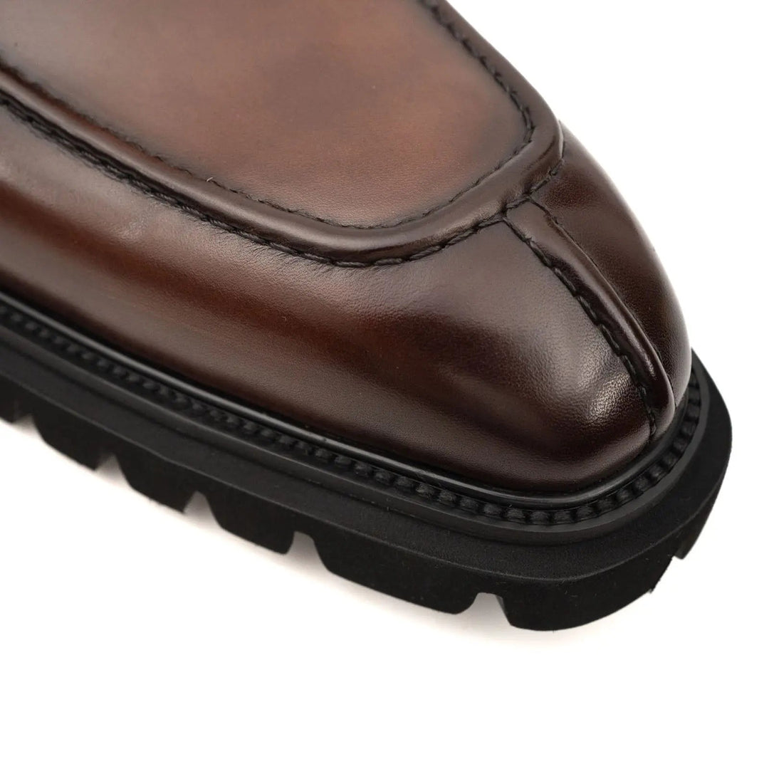 DV DIVINCH men’s shoes, handcrafted leather shoes, calfskin footwear, men’s designer shoes, leather dress shoes, brogue shoes, Derby shoes, Oxford shoes, monk strap shoes, Chelsea boots, lug sole footwear