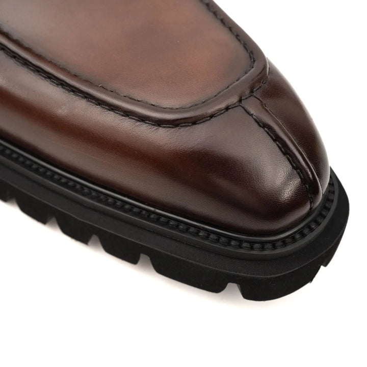 DV DIVINCH men’s shoes, handcrafted leather shoes, calfskin footwear, men’s designer shoes, leather dress shoes, brogue shoes, Derby shoes, Oxford shoes, monk strap shoes, Chelsea boots, lug sole footwear