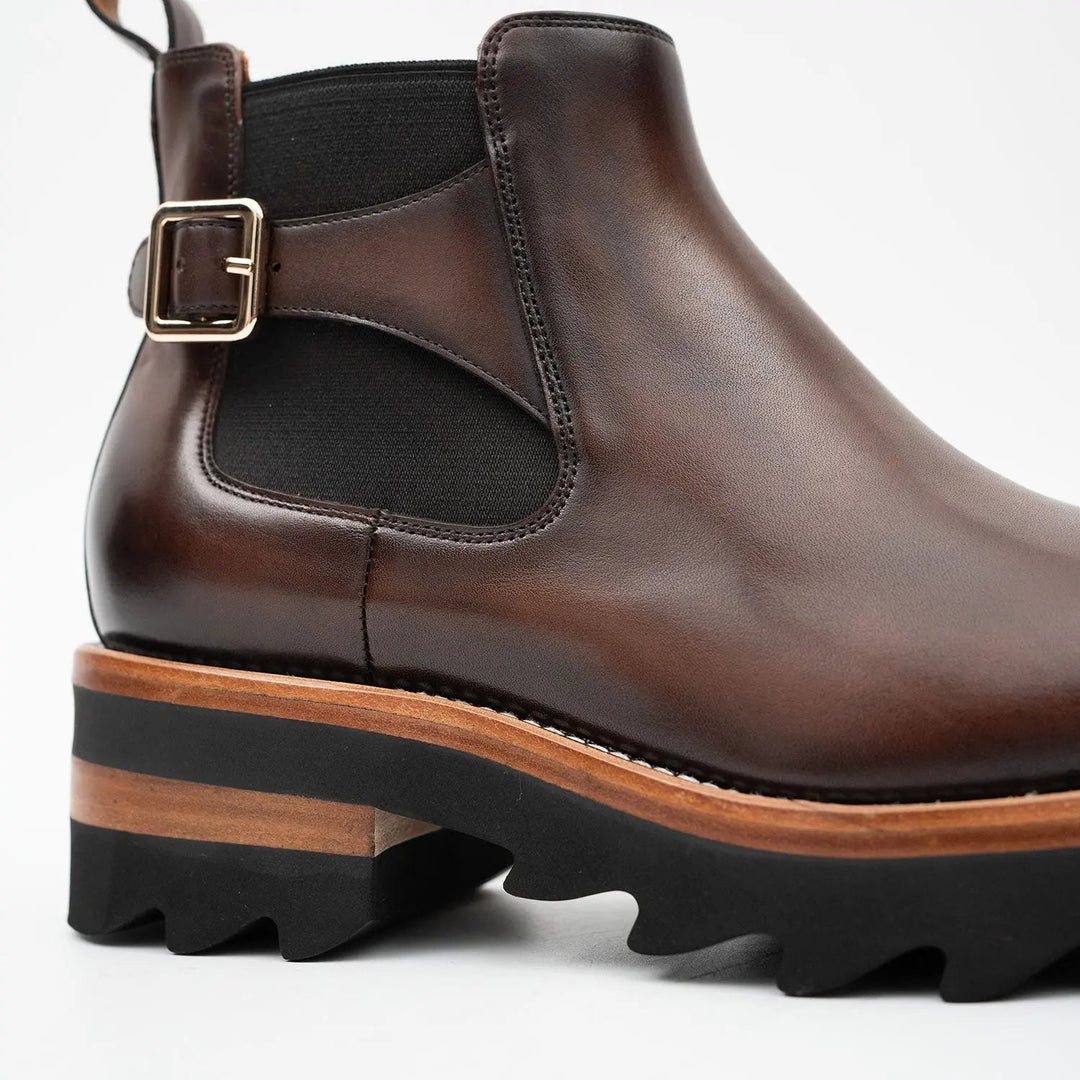DV DIVINCH men’s shoes, handcrafted leather shoes, calfskin footwear, men’s designer shoes, leather dress shoes, brogue shoes, Derby shoes, Oxford shoes, monk strap shoes, Chelsea boots, lug sole footwear