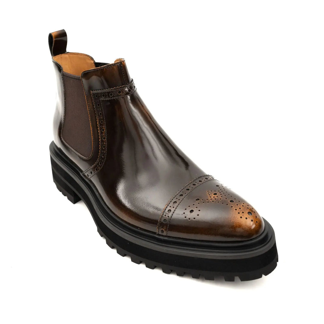 DV DIVINCH men’s shoes, handcrafted leather shoes, calfskin footwear, men’s designer shoes, leather dress shoes, brogue shoes, Derby shoes, Oxford shoes, monk strap shoes, Chelsea boots, lug sole footwear
