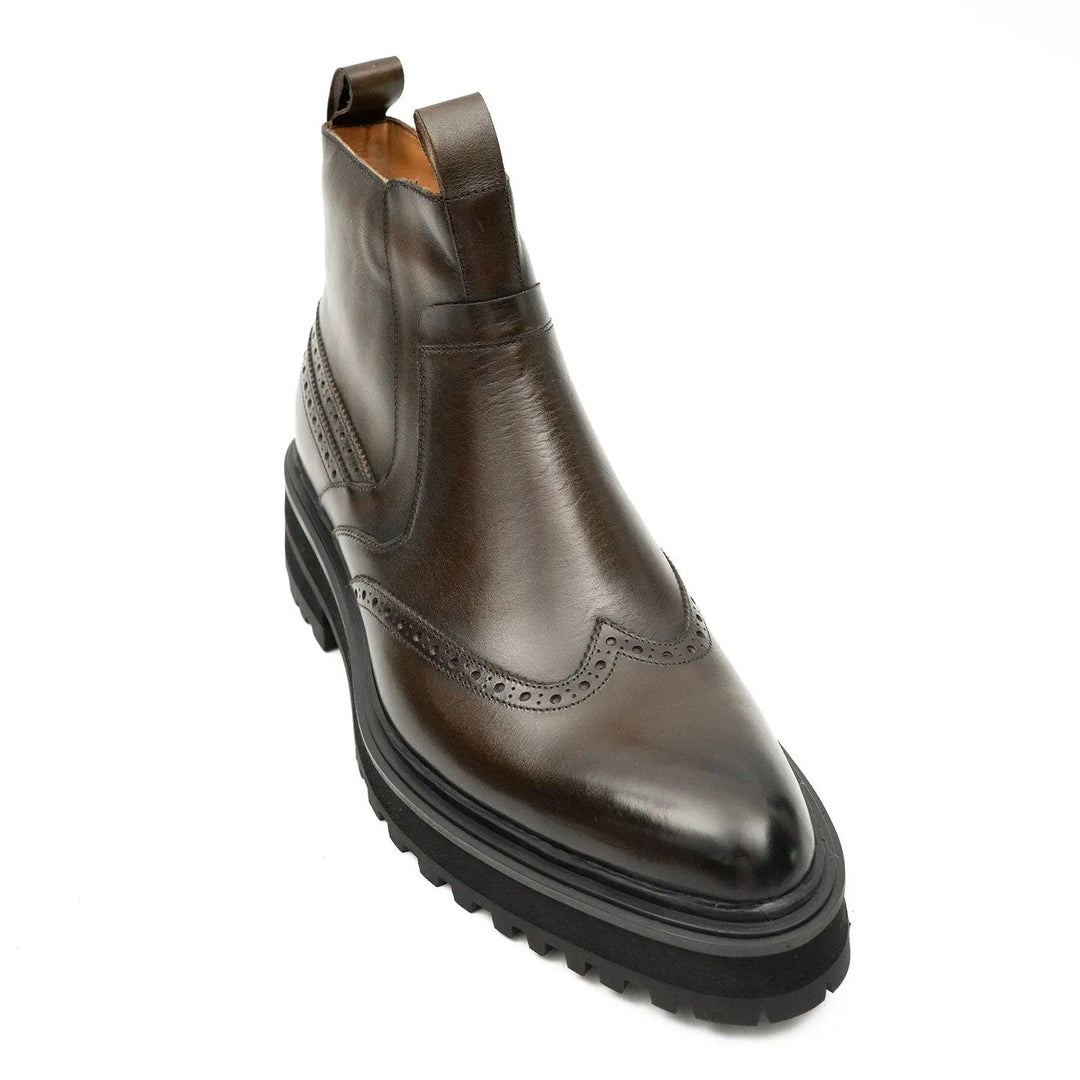 DV DIVINCH men’s shoes, handcrafted leather shoes, calfskin footwear, men’s designer shoes, leather dress shoes, brogue shoes, Derby shoes, Oxford shoes, monk strap shoes, Chelsea boots, lug sole footwear