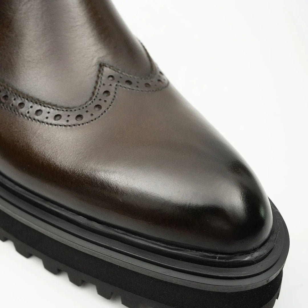 DV DIVINCH men’s shoes, handcrafted leather shoes, calfskin footwear, men’s designer shoes, leather dress shoes, brogue shoes, Derby shoes, Oxford shoes, monk strap shoes, Chelsea boots, lug sole footwear