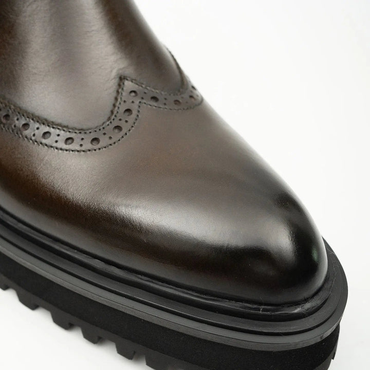 DV DIVINCH men’s shoes, handcrafted leather shoes, calfskin footwear, men’s designer shoes, leather dress shoes, brogue shoes, Derby shoes, Oxford shoes, monk strap shoes, Chelsea boots, lug sole footwear