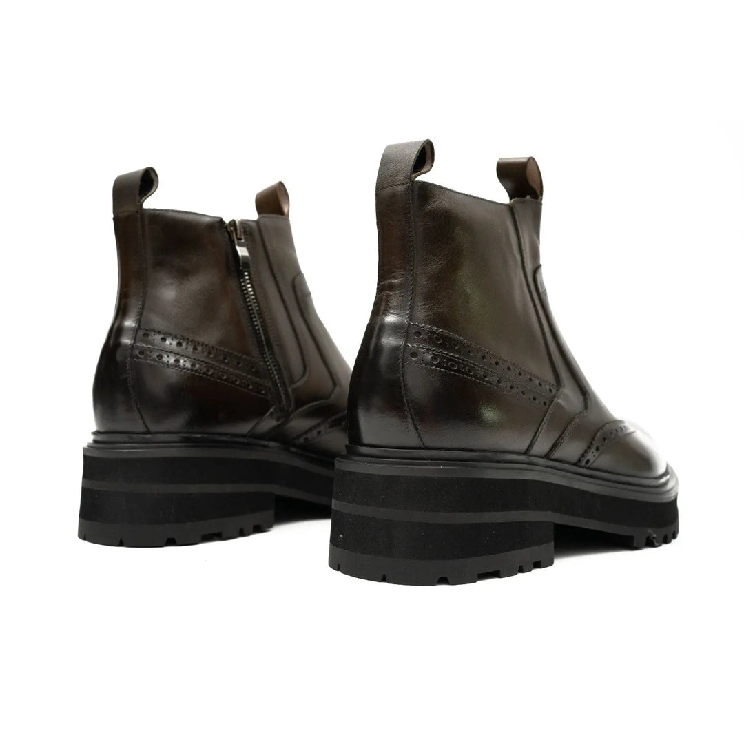 DV DIVINCH men’s shoes, handcrafted leather shoes, calfskin footwear, men’s designer shoes, leather dress shoes, brogue shoes, Derby shoes, Oxford shoes, monk strap shoes, Chelsea boots, lug sole footwear