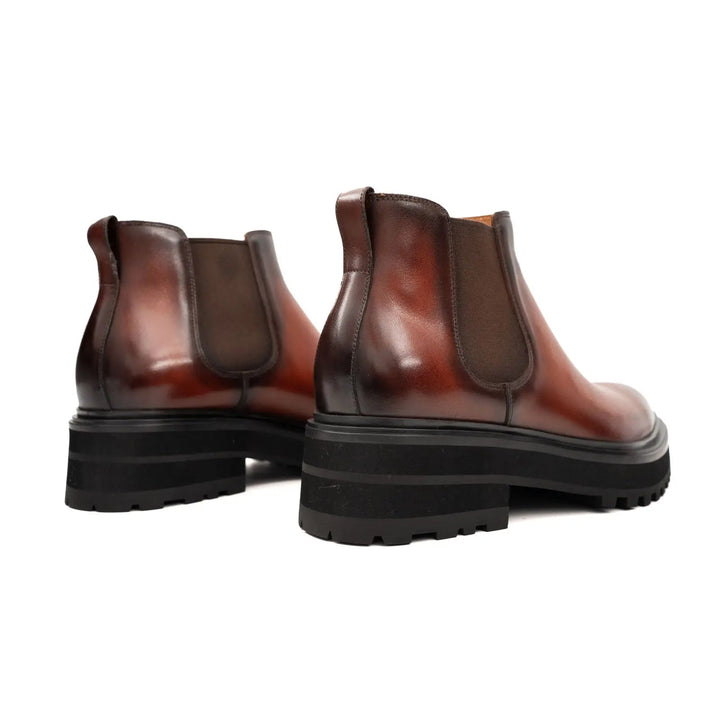 DV DIVINCH men’s shoes, handcrafted leather shoes, calfskin footwear, men’s designer shoes, leather dress shoes, brogue shoes, Derby shoes, Oxford shoes, monk strap shoes, Chelsea boots, lug sole footwear