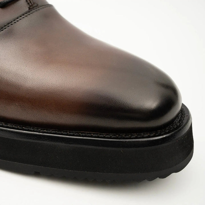 DV DIVINCH men’s shoes, handcrafted leather shoes, calfskin footwear, men’s designer shoes, leather dress shoes, brogue shoes, Derby shoes, Oxford shoes, monk strap shoes, Chelsea boots, lug sole footwear