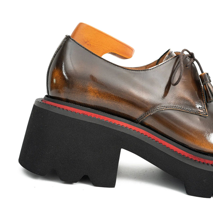 DV DIVINCH men’s shoes, handcrafted leather shoes, calfskin footwear, men’s designer shoes, leather dress shoes, brogue shoes, Derby shoes, Oxford shoes, monk strap shoes, Chelsea boots, lug sole footwear