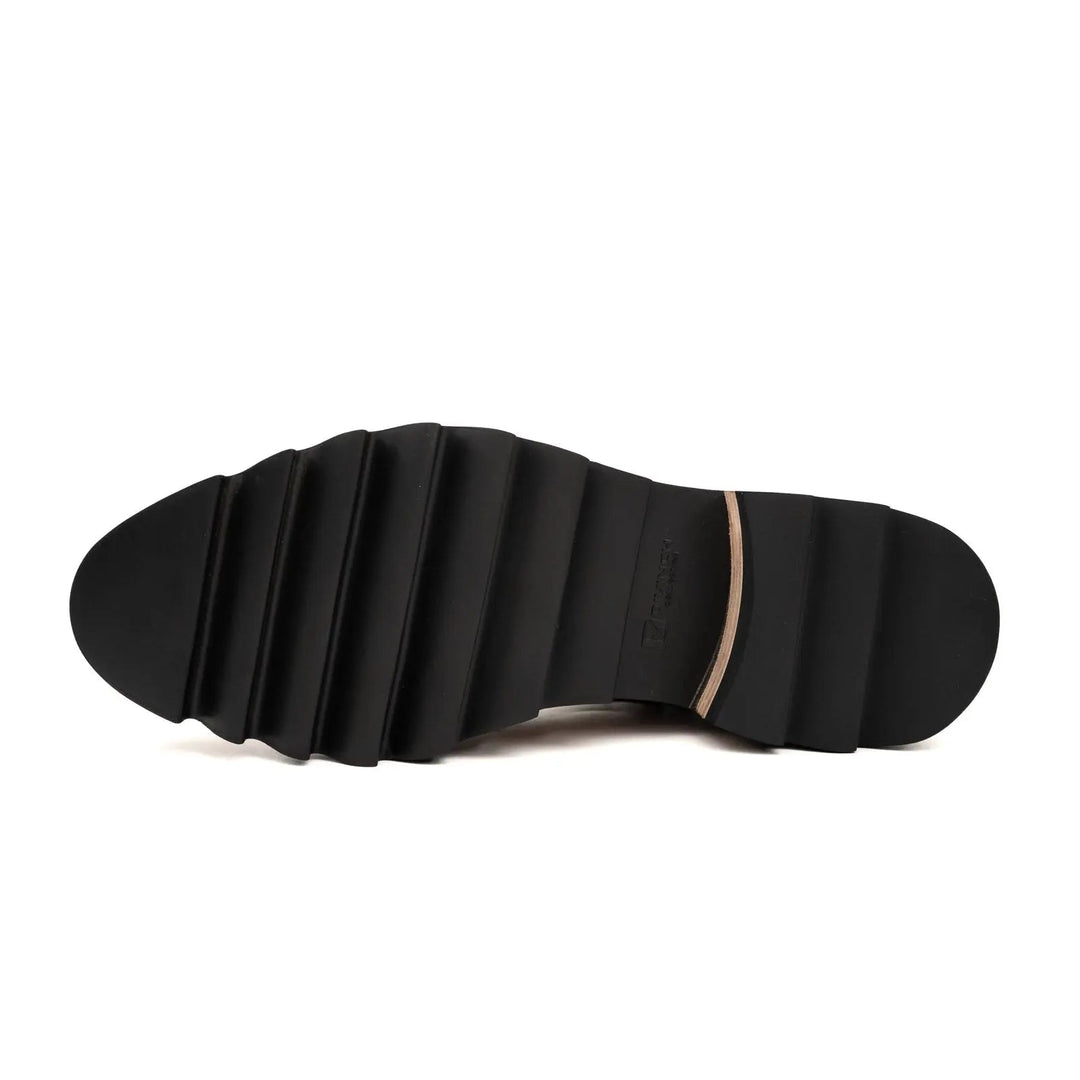 DV DIVINCH men’s shoes, handcrafted leather shoes, calfskin footwear, men’s designer shoes, leather dress shoes, brogue shoes, Derby shoes, Oxford shoes, monk strap shoes, Chelsea boots, lug sole footwear