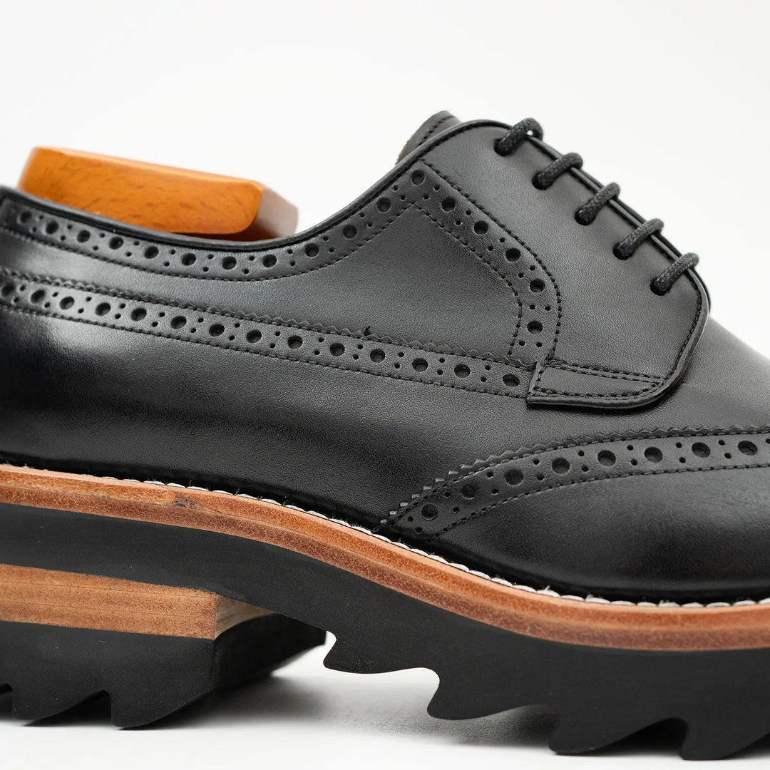 DV DIVINCH men’s shoes, handcrafted leather shoes, calfskin footwear, men’s designer shoes, leather dress shoes, brogue shoes, Derby shoes, Oxford shoes, monk strap shoes, Chelsea boots, lug sole footwear