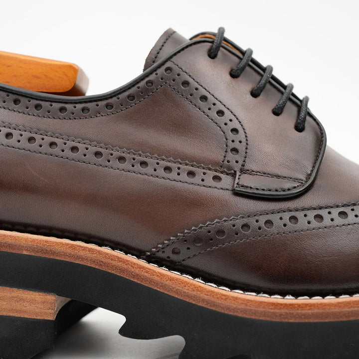 DV DIVINCH men’s shoes, handcrafted leather shoes, calfskin footwear, men’s designer shoes, leather dress shoes, brogue shoes, Derby shoes, Oxford shoes, monk strap shoes, Chelsea boots, lug sole footwear