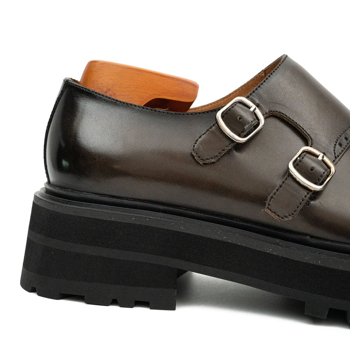 DV DIVINCH men’s shoes, handcrafted leather shoes, calfskin footwear, men’s designer shoes, leather dress shoes, brogue shoes, Derby shoes, Oxford shoes, monk strap shoes, Chelsea boots, lug sole footwear