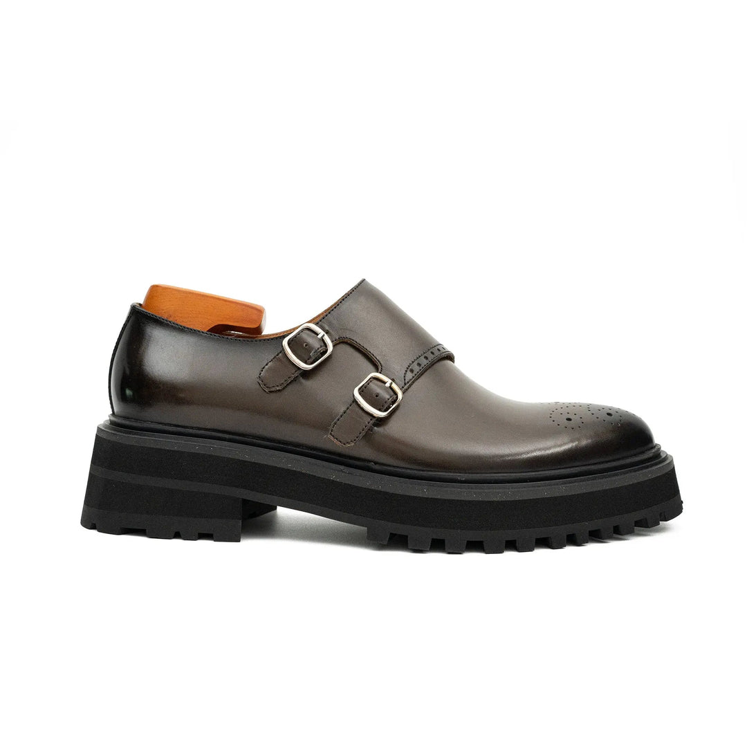 DV DIVINCH men’s shoes, handcrafted leather shoes, calfskin footwear, men’s designer shoes, leather dress shoes, brogue shoes, Derby shoes, Oxford shoes, monk strap shoes, Chelsea boots, lug sole footwear