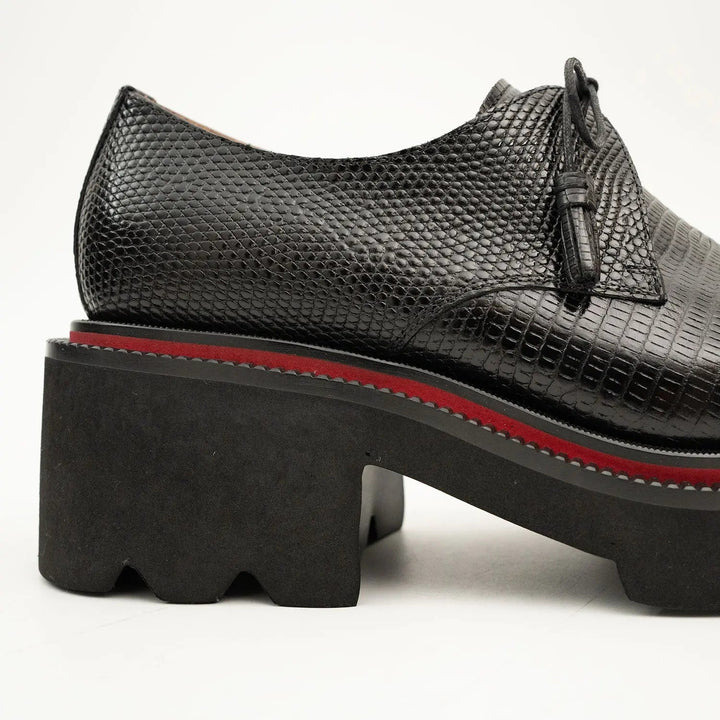 DV DIVINCH men’s shoes, handcrafted leather shoes, calfskin footwear, men’s designer shoes, leather dress shoes, brogue shoes, Derby shoes, Oxford shoes, monk strap shoes, Chelsea boots, lug sole footwear