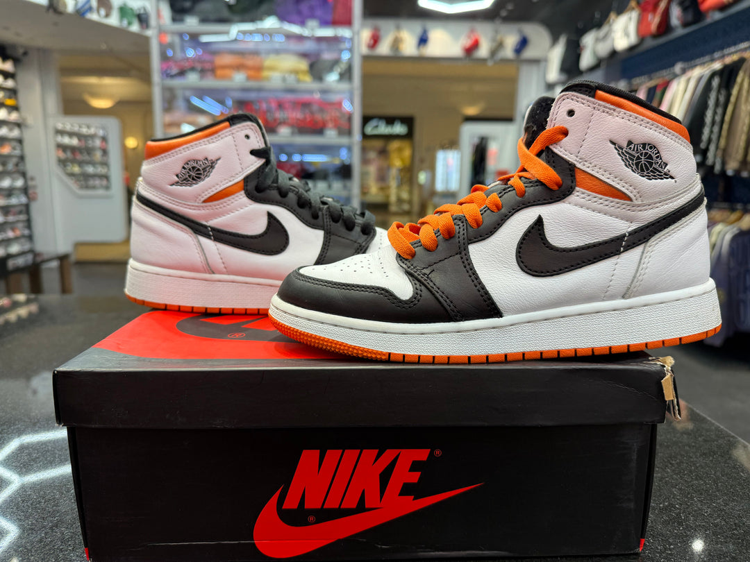 PRE OWNED Air Jordan 1 High OG "Electro Orange" (GS)