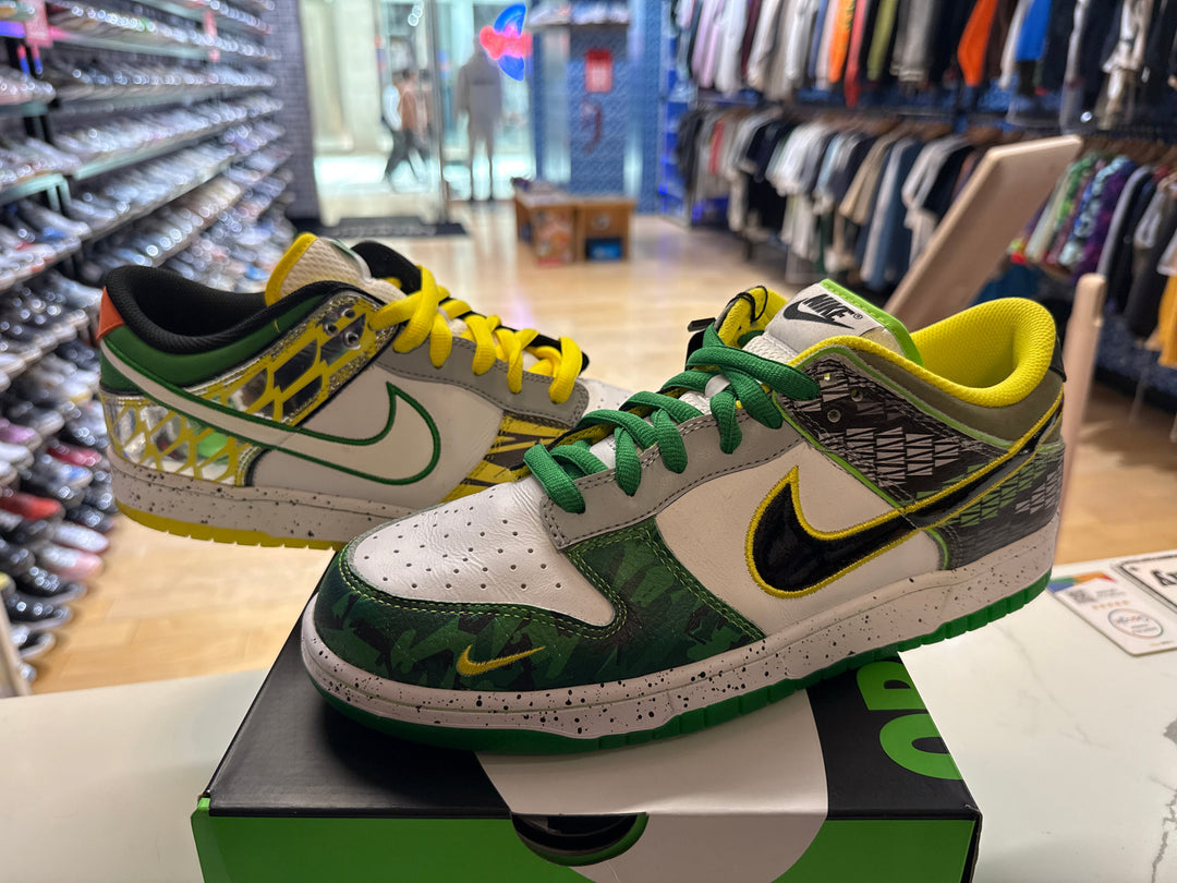 PRE OWNED  Nike Dunk Low What the Duck Away University of Oregon PE